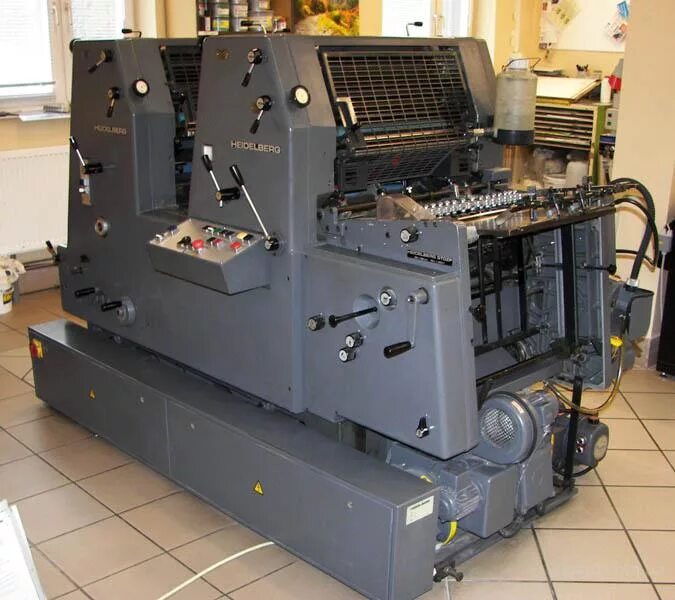 Man roland 200. Листовая офсетная печатная машина. Heidelberg sm 52-4. Офсетная машина ryobi 522hx. Райоби 520.