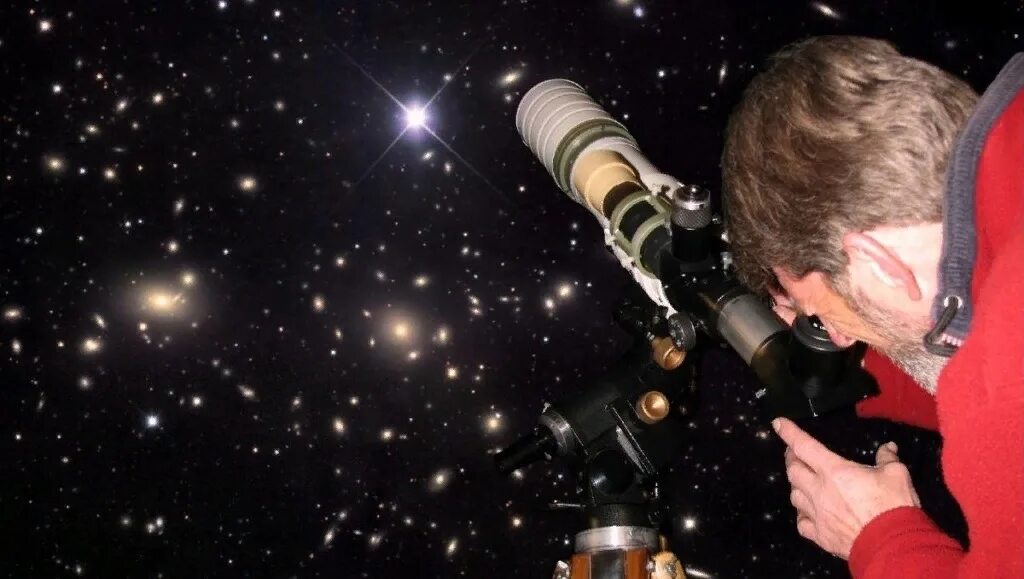 Ученый изучающий звезды. Астроном. Астроном с телескопом. Наблюдение в телескоп. Современные астрономы.