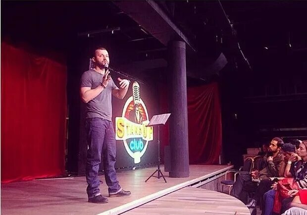 Stand up 21. Stand up club #1 новый арбат. club 1 москва стендап. стендап клуб 1 на арбате. новый арбат 21 стендап.