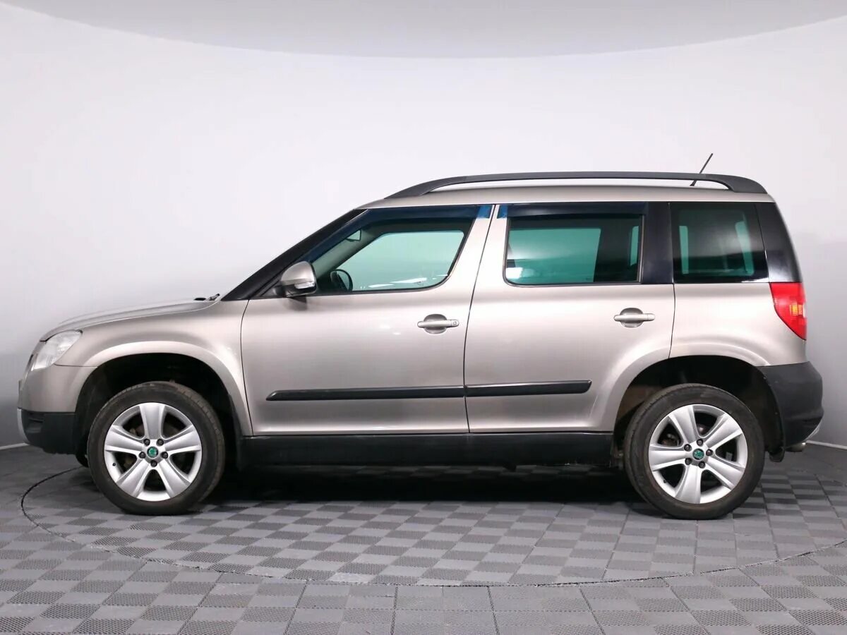 Шкода йети с пробегом. Skoda yeti 2012. skoda yeti 2012 1.8. skoda yeti 2009. шкода йети серая 2012.