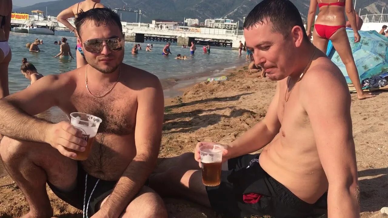 Это был тяжелый день. Шутки про понедельник. Цитаты про понедельник смешные. Понедельник закончился картинки. Говорят у вас там понедельник.
