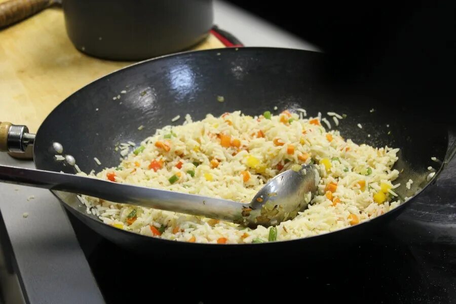 вок из риса с овощами. рис вок с овощами рецепт. рис вок с овощами рецепт. вок с рисом терияки. вок с рисом.