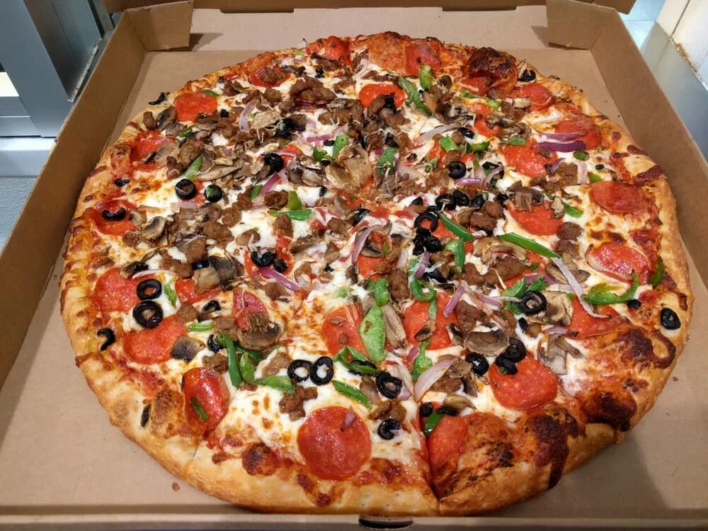 Пицца комбо хорошая пицца. Самая красивая пицца. Пицца итальяно. Самая красивая пицца в мире. Аппетит пицца.