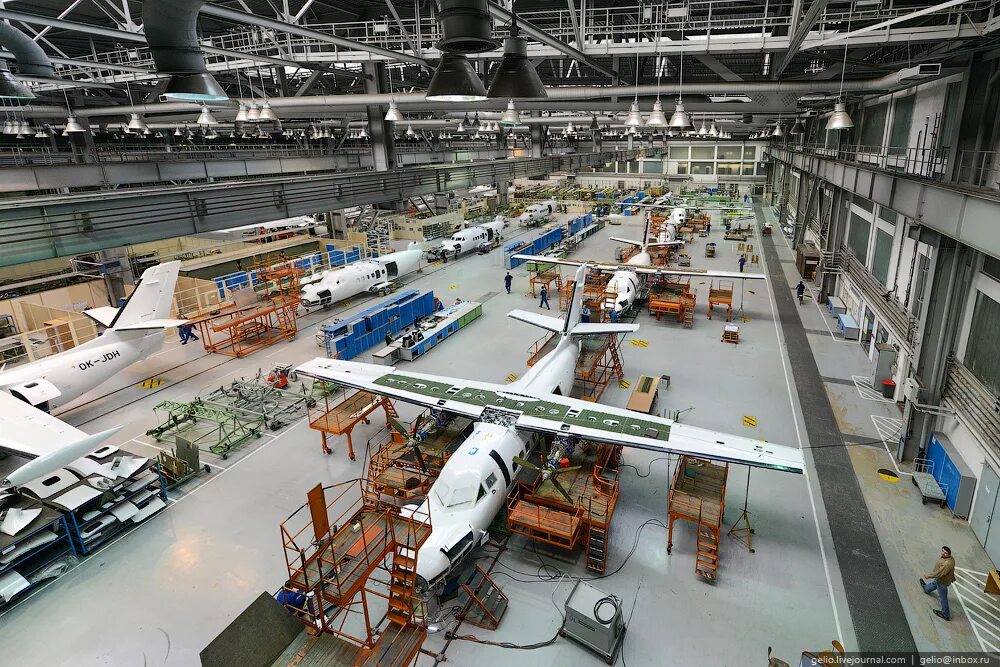 где делают самолеты. завод гражданской авиации екатеринбург. завод boeing everett factory. Sukhoi superjet 100 завод. ил авиастар ульяновск.