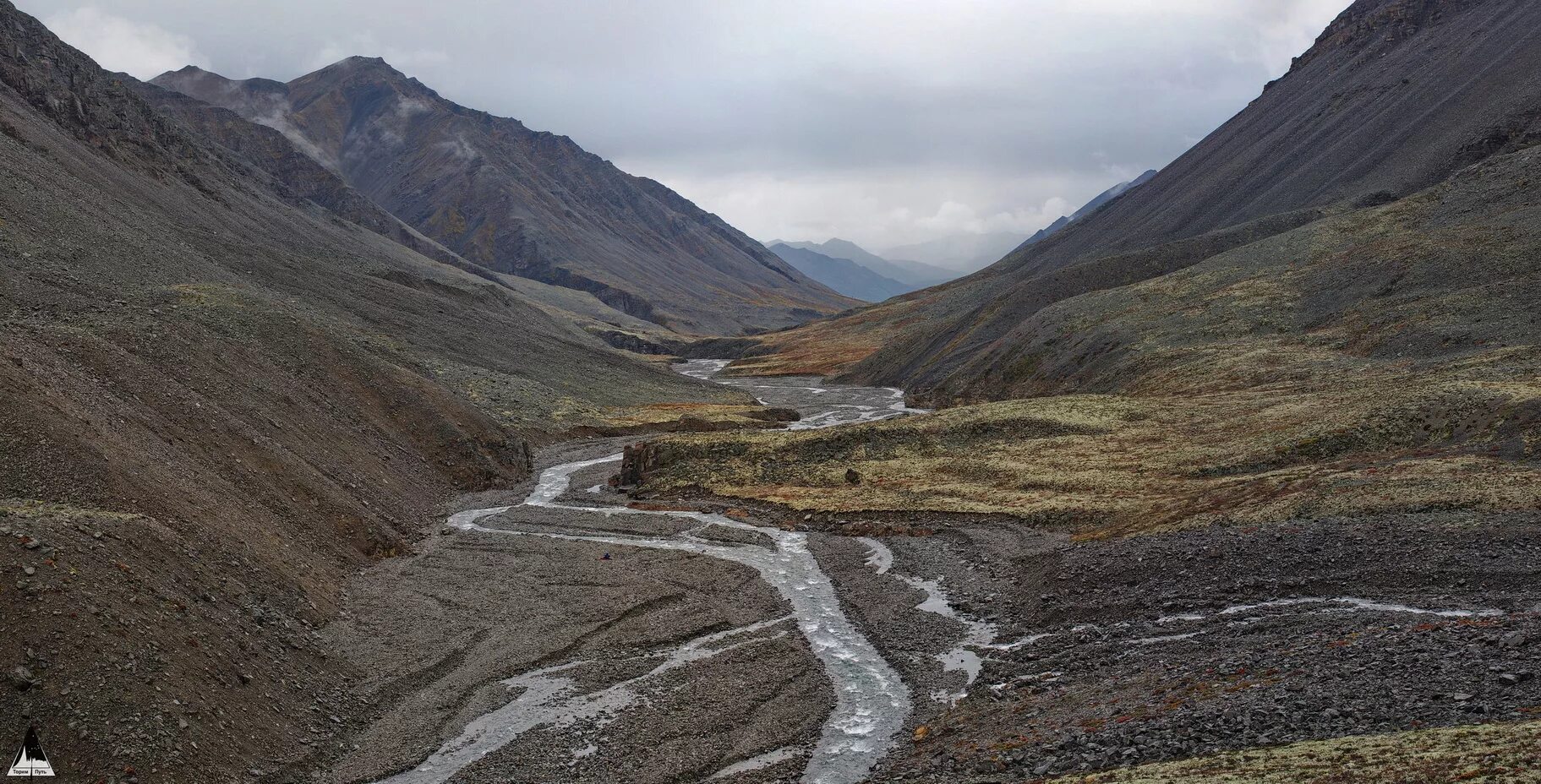 хребет сунтар хаята река. озеро лабынкыр, оймякон. сунтар хаята. сунтар хаята алтон. сунтар-хаята горы якутии.