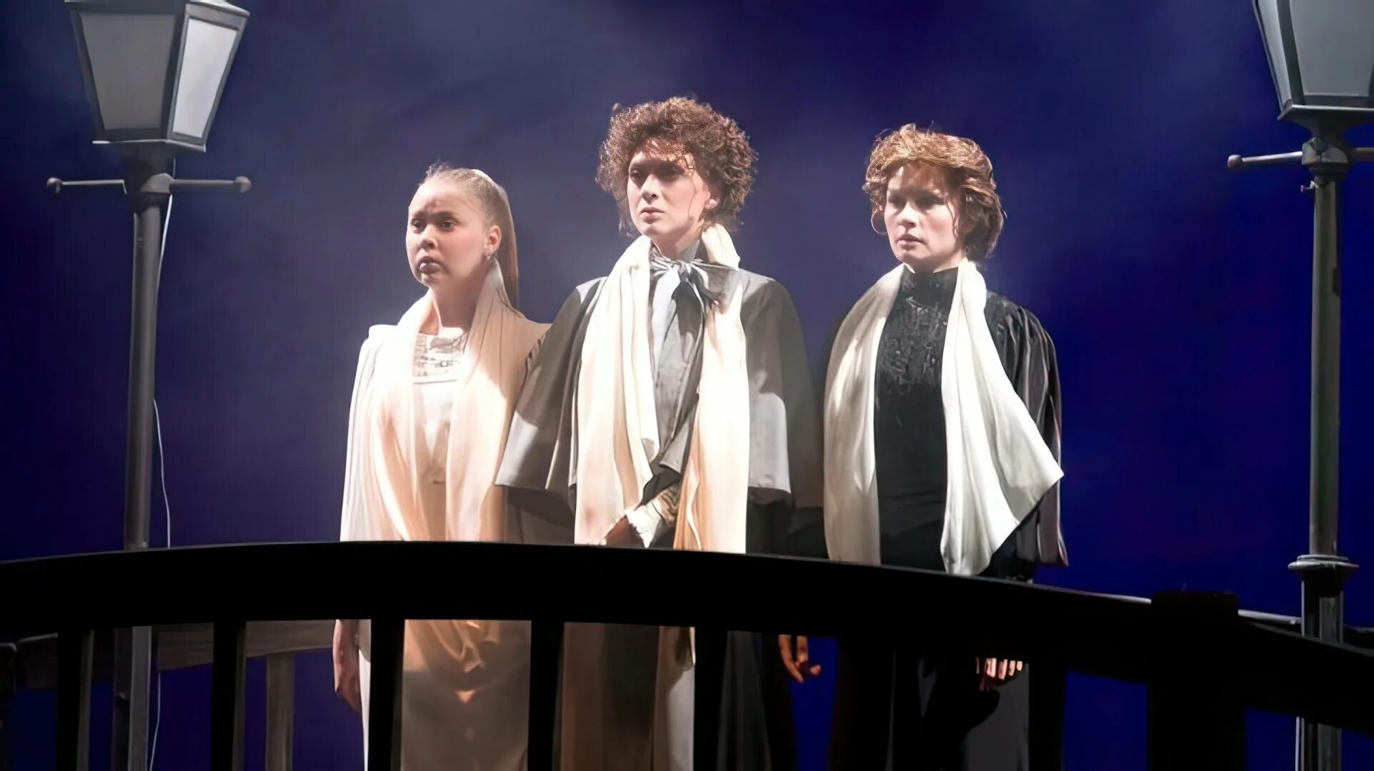 Лед 3 современник. В тюменском драматическом театре три товарища. Три товарища спектакль современник. Лед 3 современник. Три сестры спектакль мдт.