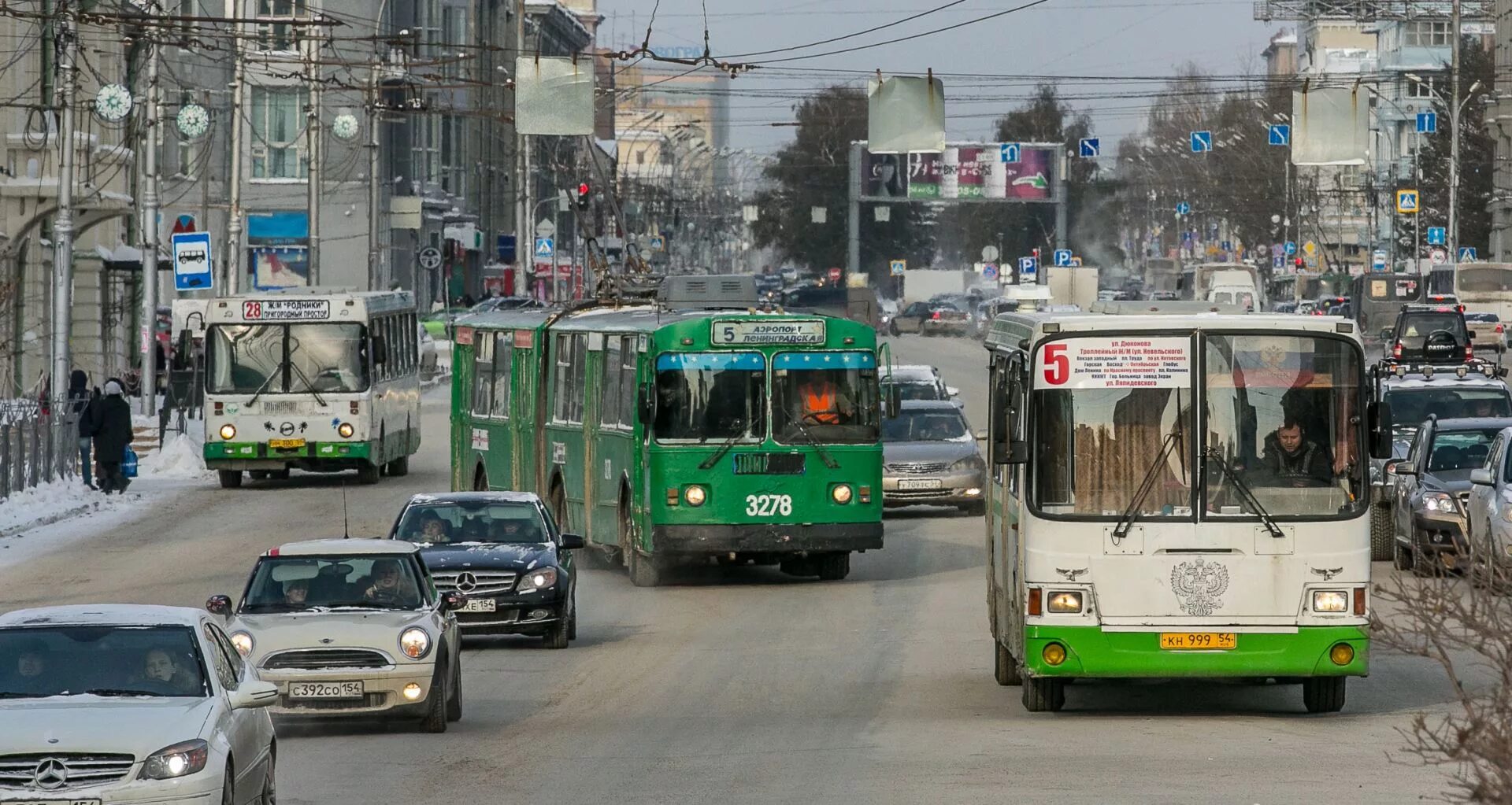 Сайт транспорт новосибирска. Транспорт Новосибирск. Общественный транспорт Новосибирск. Городской пассажирский транспорт. Городской общественный транспорт.