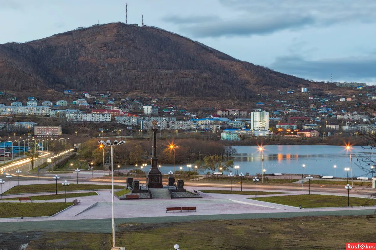 Киров петропавловск камчатский. Киров петропавловск камчатский. Петрозаводск камчатский. Стела «город воинской славы» (петропавловск-камчатский). Петропавловск-камчатский зимой.