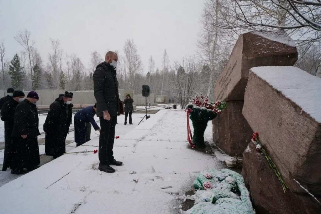 День памяти в иркутской области. Мемориал репрессированным Иркутск. Мемориал памятник политических репрессий в Пивоварихе. Мемориал жертв политических репрессий Иркутск. Мемориал сталинские репрессии Иркутск.