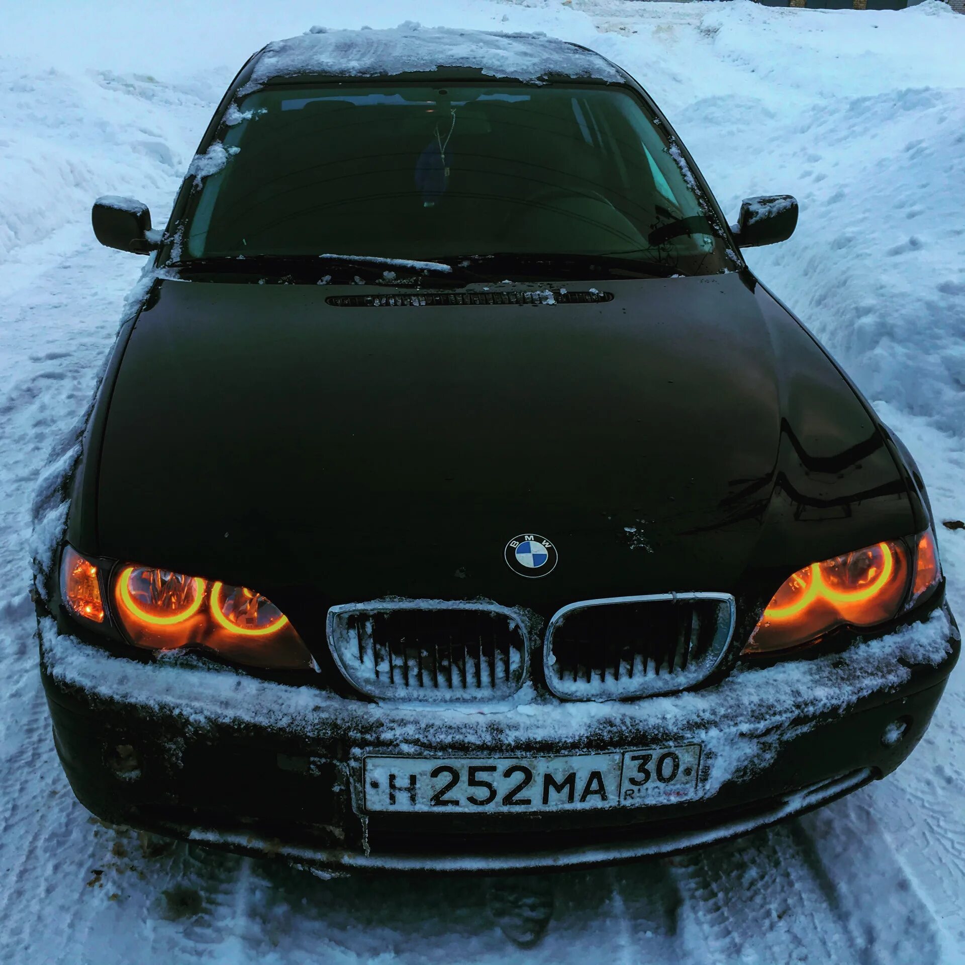 Ангельские глазки е46. БМВ 3 е46 ангельские глазки. BMW 3 e46 ангельские глазки\. БМВ е46 ангельские глазки красные. BMW e46 глазки.