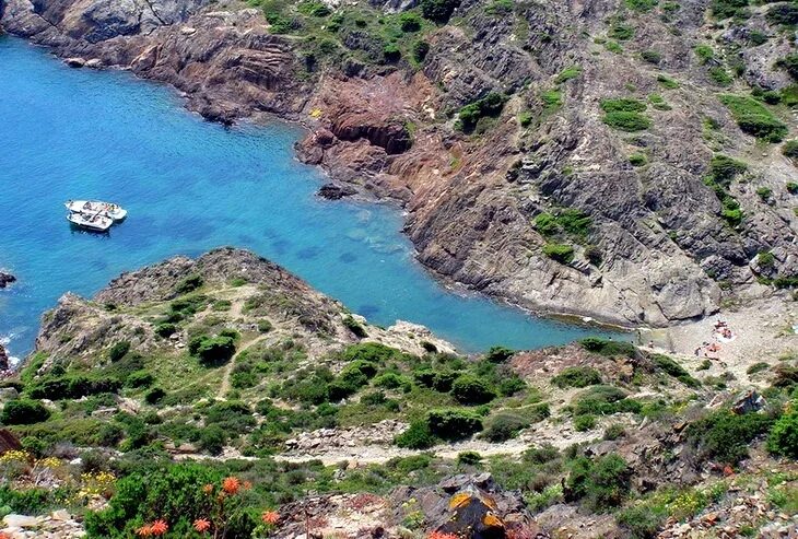 Мыс креста испания. Кап скиринг сенегал. Cap d'agde (кап-д'агд). Кап де креус. Кап-д’ай.