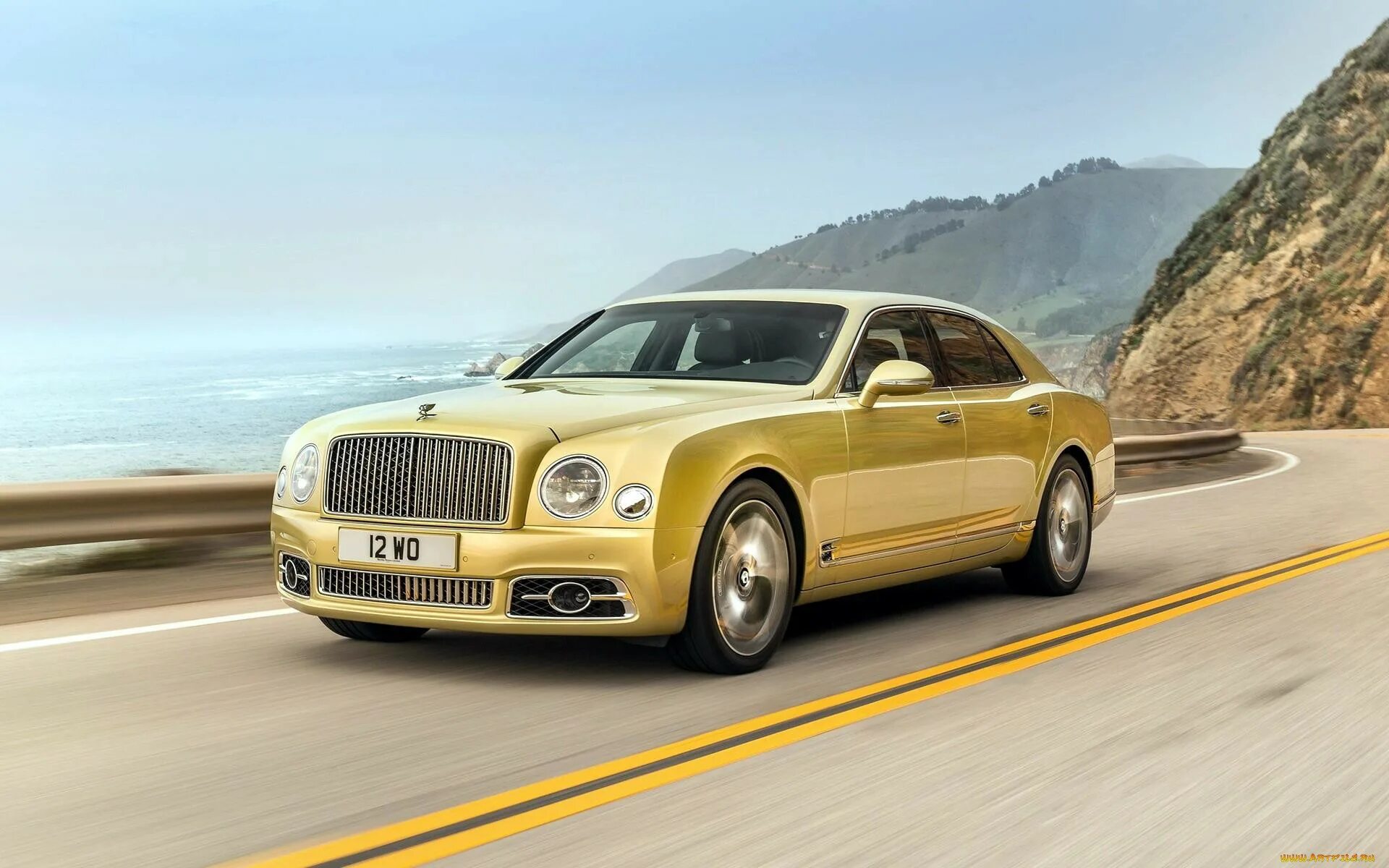 Золотистый авто. Bentley Mulsanne 2021. Бентли Мульсан 2005. Бентли Мульсан 2016. Bentley Mulsanne 2022.