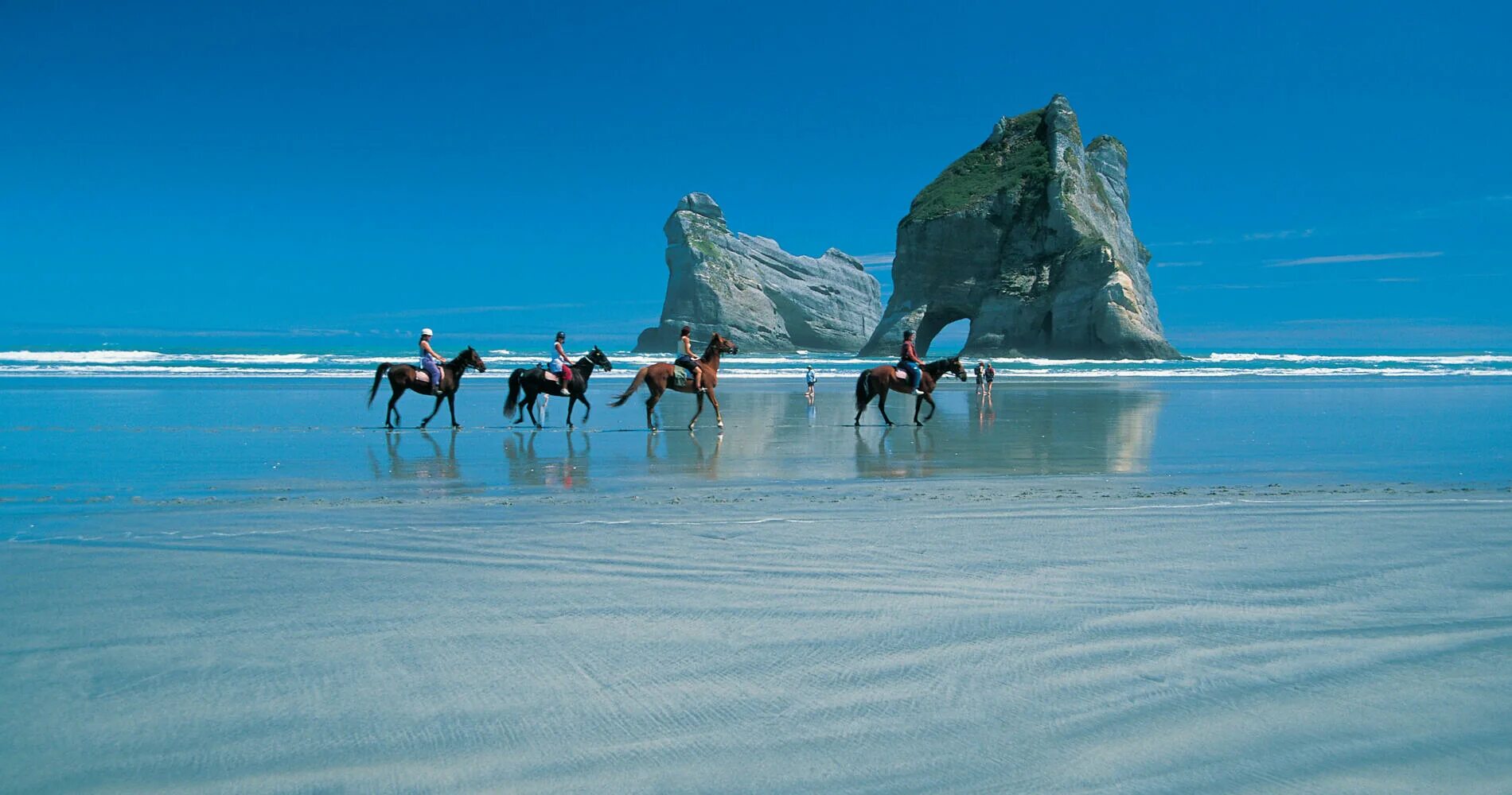 Нельсон какой океан. Wharariki Beach новая Зеландия. Пляж Коекохе, новая Зеландия. Зеландия (остров). Южный (остров, Кения).