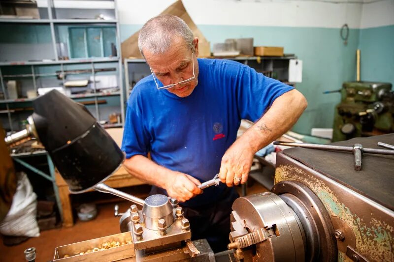 Токарь мытищи. Токарь мытищи. Клеймо токаря. Старый токарь. Атрз - филиал ао «желдорреммаш».