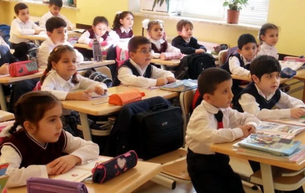 Учатся ли сегодня. Будут ли каникулы в школах Азербайджан.