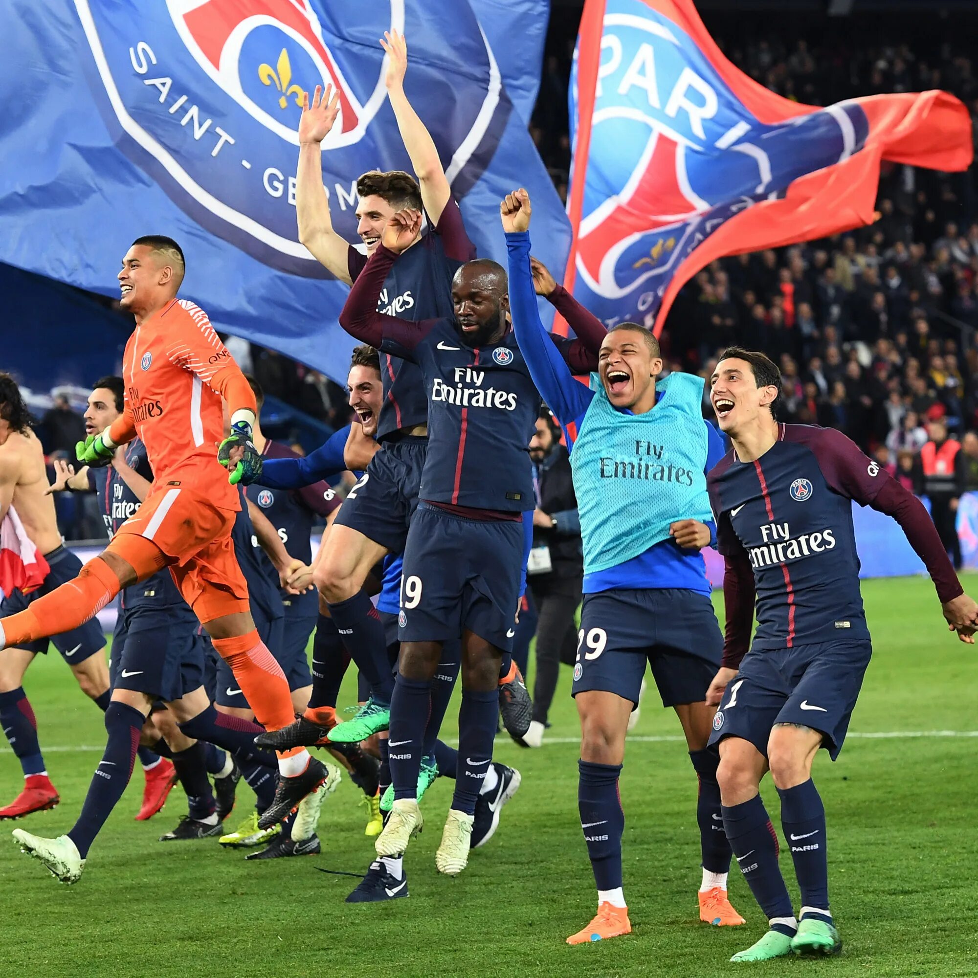 Мариус псж. Найк псж. Psg transfermarkt. Команда псж футбол. Псж 2015.