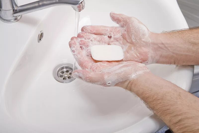 Мытье. Мыло для рук. Мытье рук антисептиком. Руки моются. Личная гигиена мытье рук.