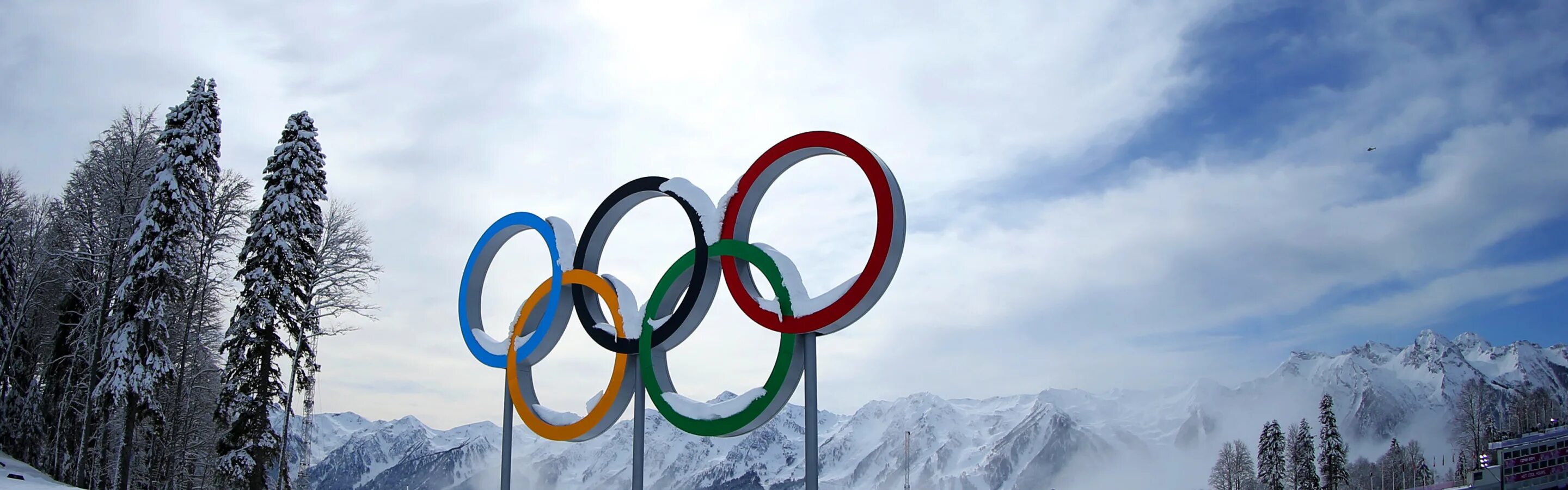 Олимпийские кольца Сочи 2014. Олимпийские кольца на фоне гор. Олимпийские кольца в Сочи. Кольца олимпиады сочи 2014