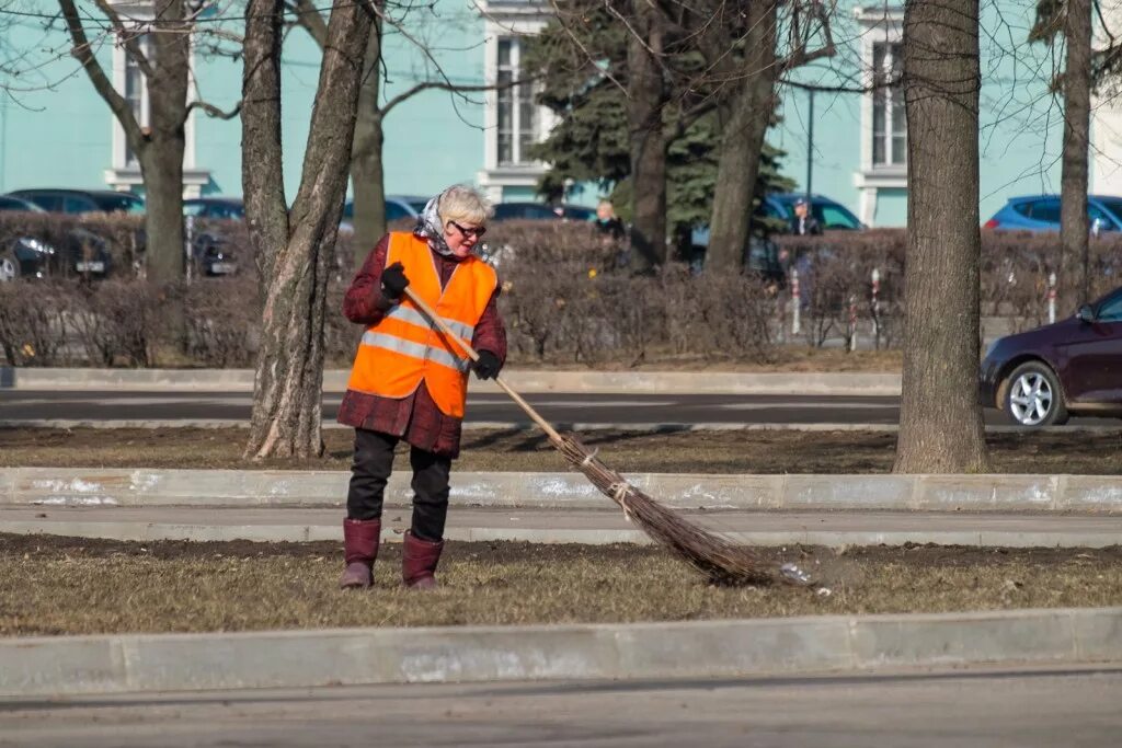 Дворник. Профессия дворник. Уборщик дворник. Женщина дворник. Работа в москве от прямых работодателей дворник