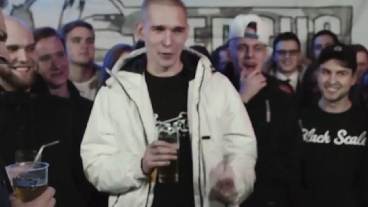 Мемы со словами смешные. Аккуратнее со словами молодой человек. Аккуратнее с языком молодой человек мем. Осторожнее с языком молодой человек. Аккуратнее молодой человек.