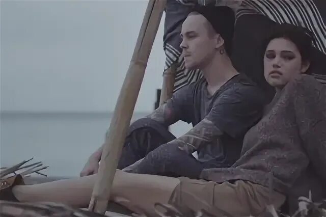 Девушка в клипе муссоны. Мессон. Песня муссоны. Муссон. Песня муссоны.