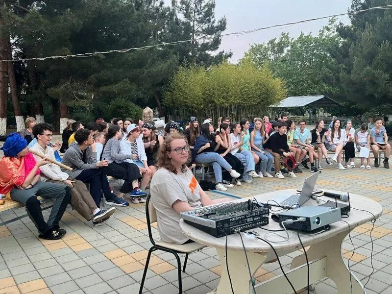 Интеллектом ростов. Доброволец хорошее фото. Вшэ на рабочий стол. Платоновский фестиваль эстафета чтение. Воронежский платоновский фестиваль искусств.