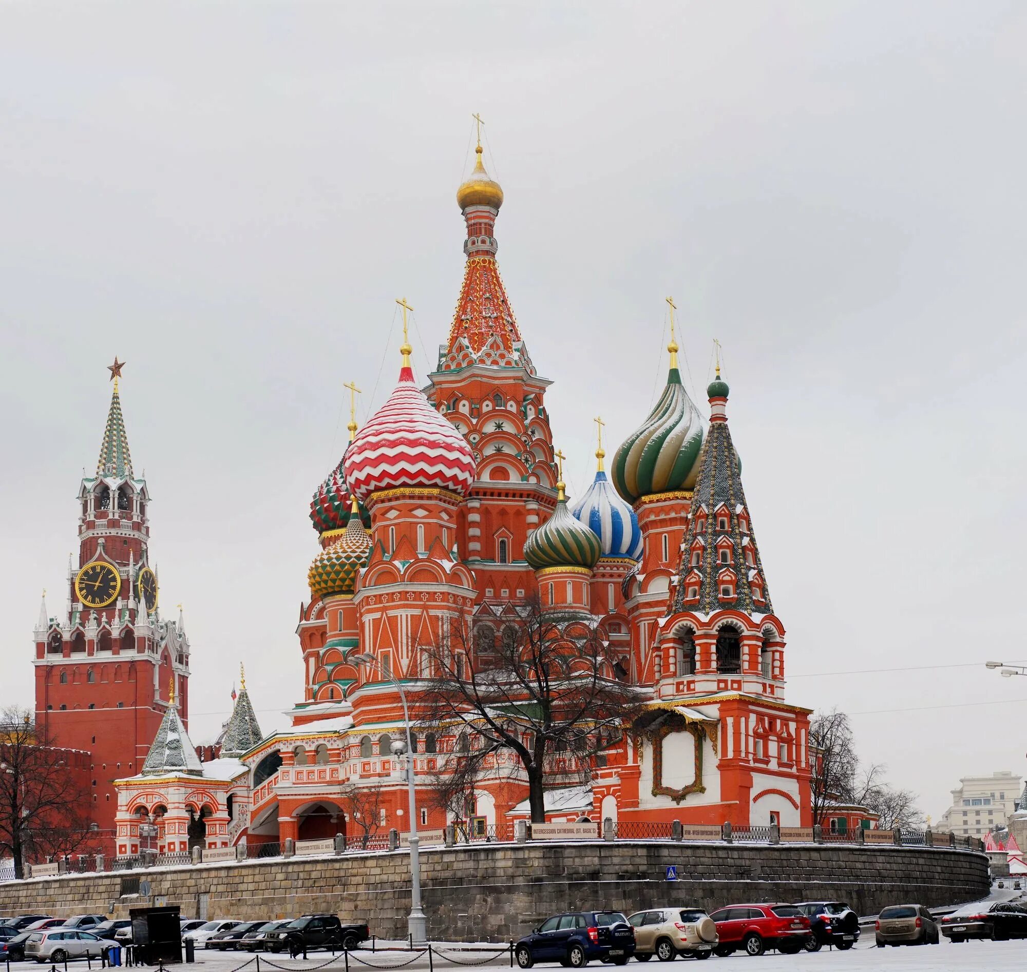 Спасская башня и храм василия блаженного. Храм василия василия блаженного. Башни храма василия блаженного. Собор василия блаженного шатровый стиль. Собор василия блаженного и спасская башня московского кремля.