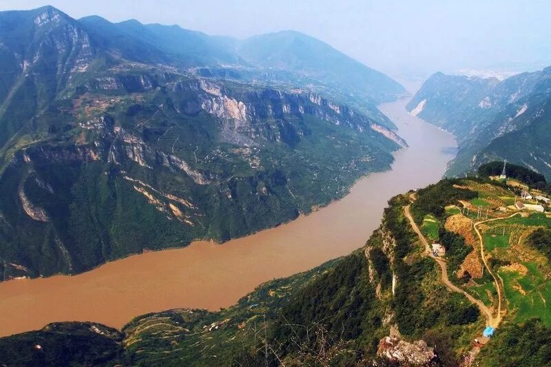 Где берет начало река янцзы. Исток реки Янцзы. Река Янцзы Китай. Долина реки Янцзы. Янцзы Китай в горах.