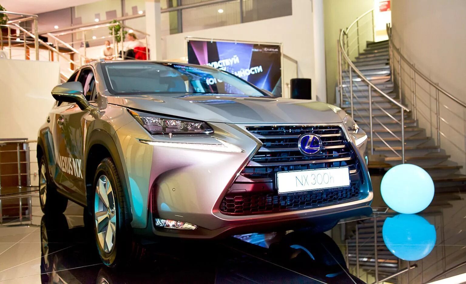 Лексус центр Пулково. Lexus RX Пулково. Автосалон Лексус в Краснодаре. Машины Лексус в автосалоне.