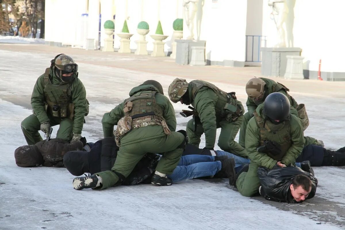 Освобождение заложников. Штурм освобождение заложников. Терроризм захват заложников. Взятие террористов