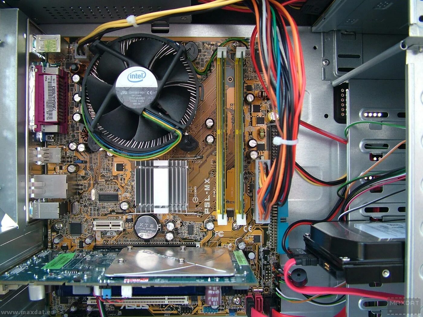 Устройство пк. Диск 10тб мой компьютер. Схема подключения проводов системного блока сзади. Жёсткий диск в комптбтере. Внешний жесткий диск asus с виндовс 10.