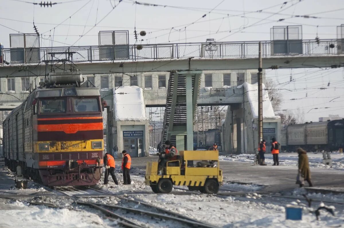 Движение поездов киров. Электричка Киров Оричи. Оричи Кировская область ж/д станция. Железнодорожный вокзал Оричи. Фото вокзала Лянгасово зимой.