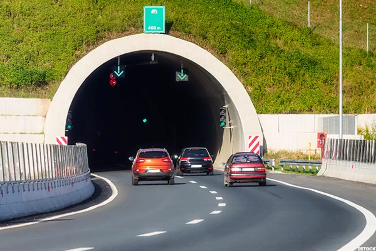 Остановиться вблизи. Туннель Сюэшань Тайвань. Тоннель Квешети-Коби туннель. Меградзорский тоннель. Лаэрдальский тоннель.