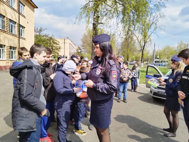 Полиция Брянск. Несовершеннолетний и полиция. Брянск полиция фото. Полиция Брянск БМЗ.