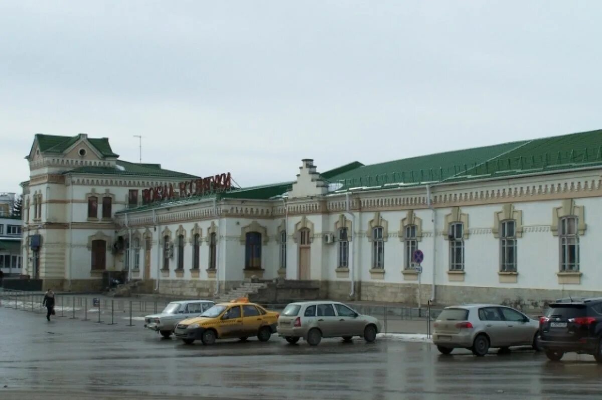 Жд вокзал георгиевск. Георгиевск (станция). ЖД вокзал Ессентуки. Ставрополь архитектура.