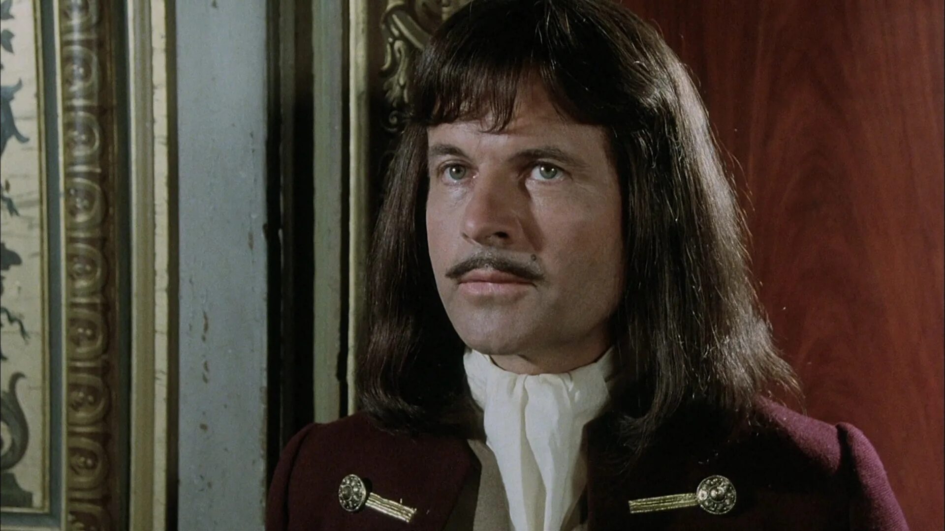 Железная маска 1977. Железная маска 1977. Виконт де бражелон железная маска. Человек в железной маске (1977) великобритания, сша. Железная маска печать.
