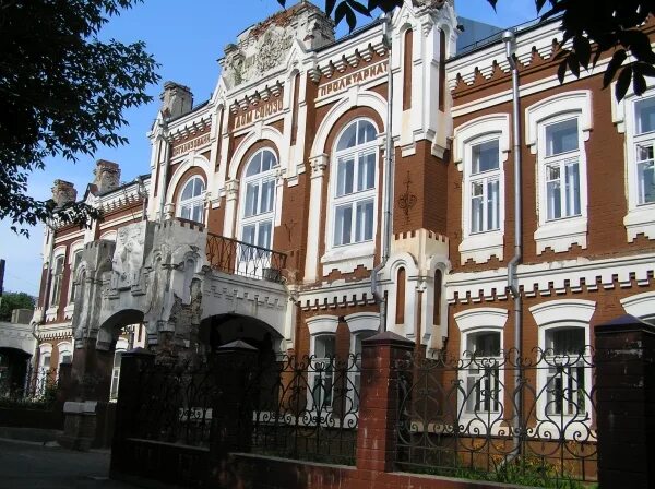 Киров архитектура чарушин. Особняк купца булычева город киров. Вятский архитектор чарушин. Здание купца клабукова вятка. Дом чарушина в вятке.