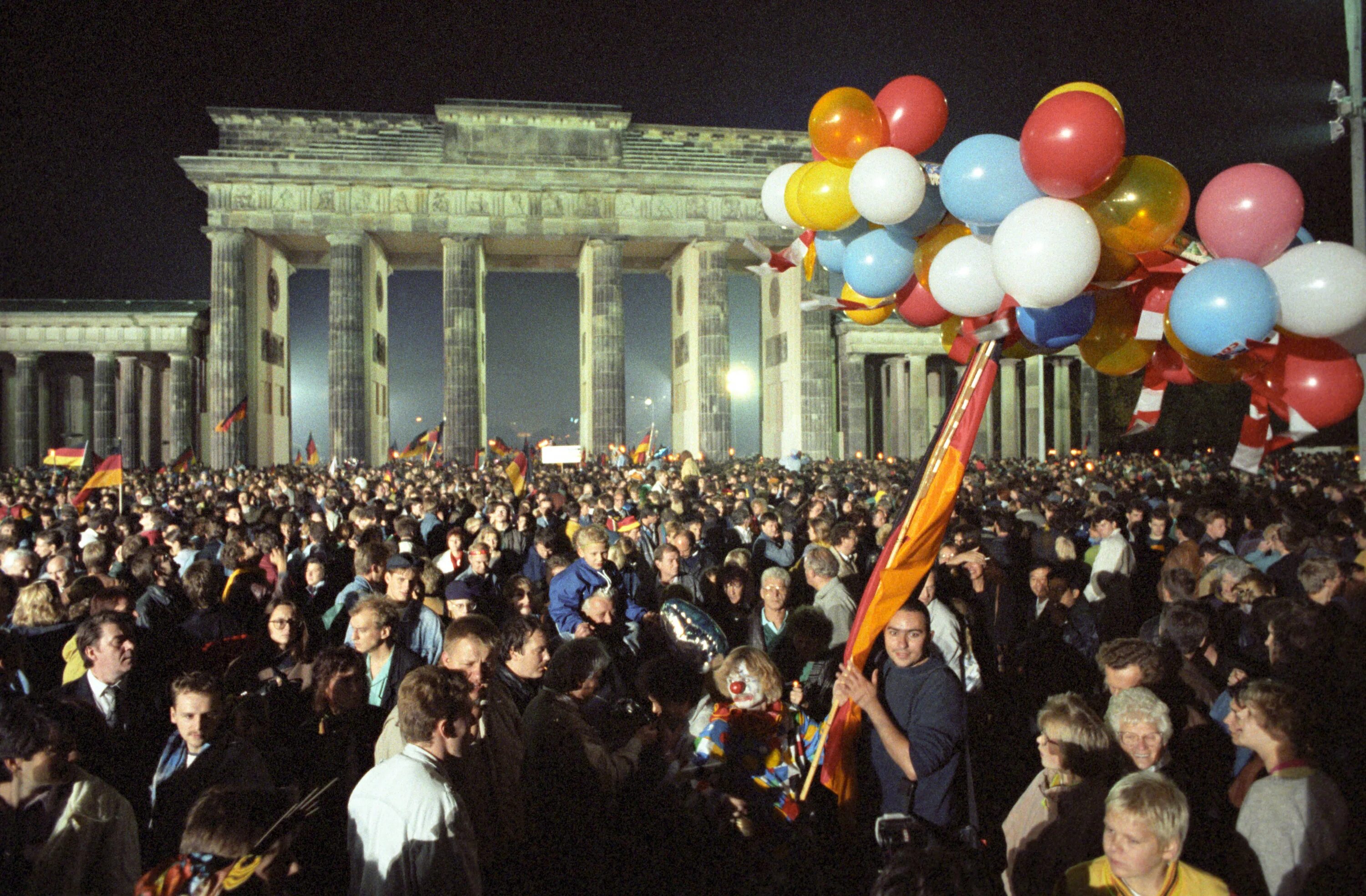 3 октября 1990. День объединения Германии 3 октября. Воссоединение Германии 1990. Объединение Германии в 1990 году. 1990 Год 3 октября Германия.