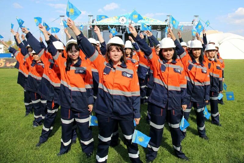 Богатырь комир svg. Наряд на шахте. Шахтёр прокопьевск. Богатырь комир экибастуз. Шахтеры новокузнецка.