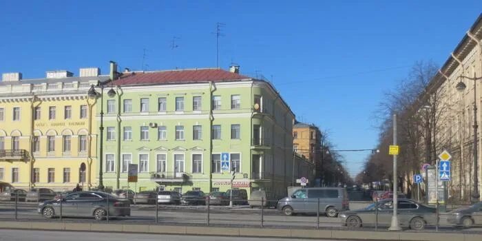 Памятник ХО ШИ Мину, жанровая скульптура, Университетская наб., 7-9-11В, Санкт-П