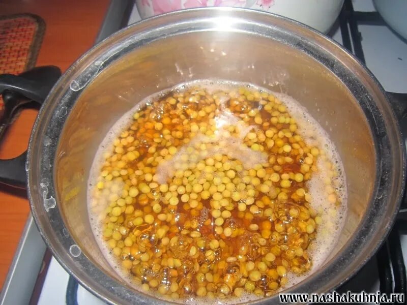 красная чечевица варится. чечевица разваривается. вареная зеленая чечевица. чечевица разварилась в кашу. варим чечевицу без замачивания.