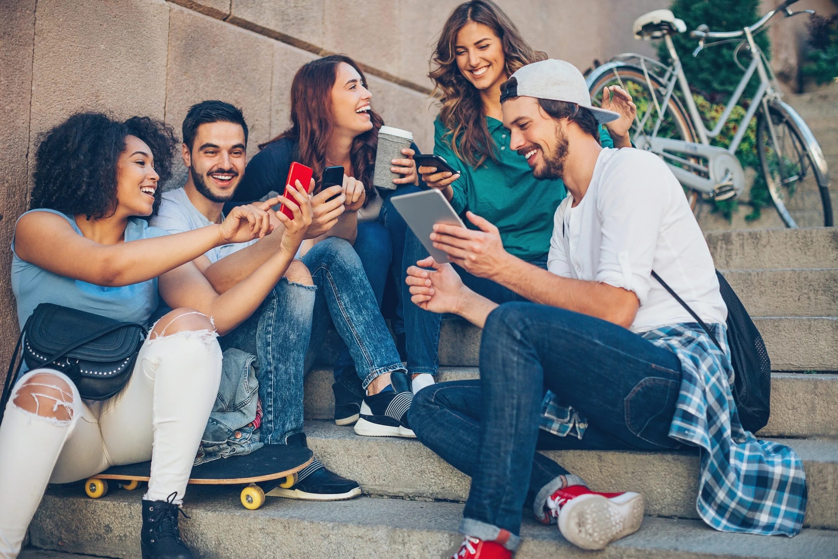 Best kind of friends. Лайфстайл фотосессия. Нетворкинг молодежь. Социальные сети и молодежь. Фото компании друзей.