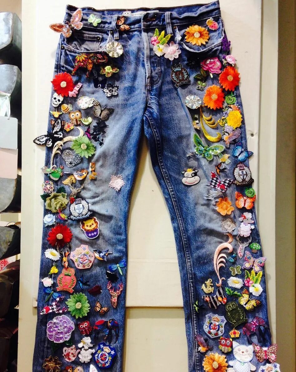 Расписные джинсы. Джинсы декорированные. Разрисованные джинсы. Разукрашенные джинсы. Как украсить джинсы