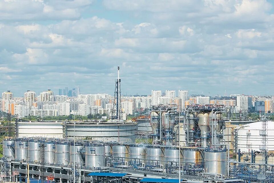 Государственные заводы московской области. МНПЗ Московский нефтеперерабатывающий завод. Капотня завод МНПЗ. Капотня в Москве завод нефтеперерабатывающий. Нефтеперерабатывающий завод в Капотне.