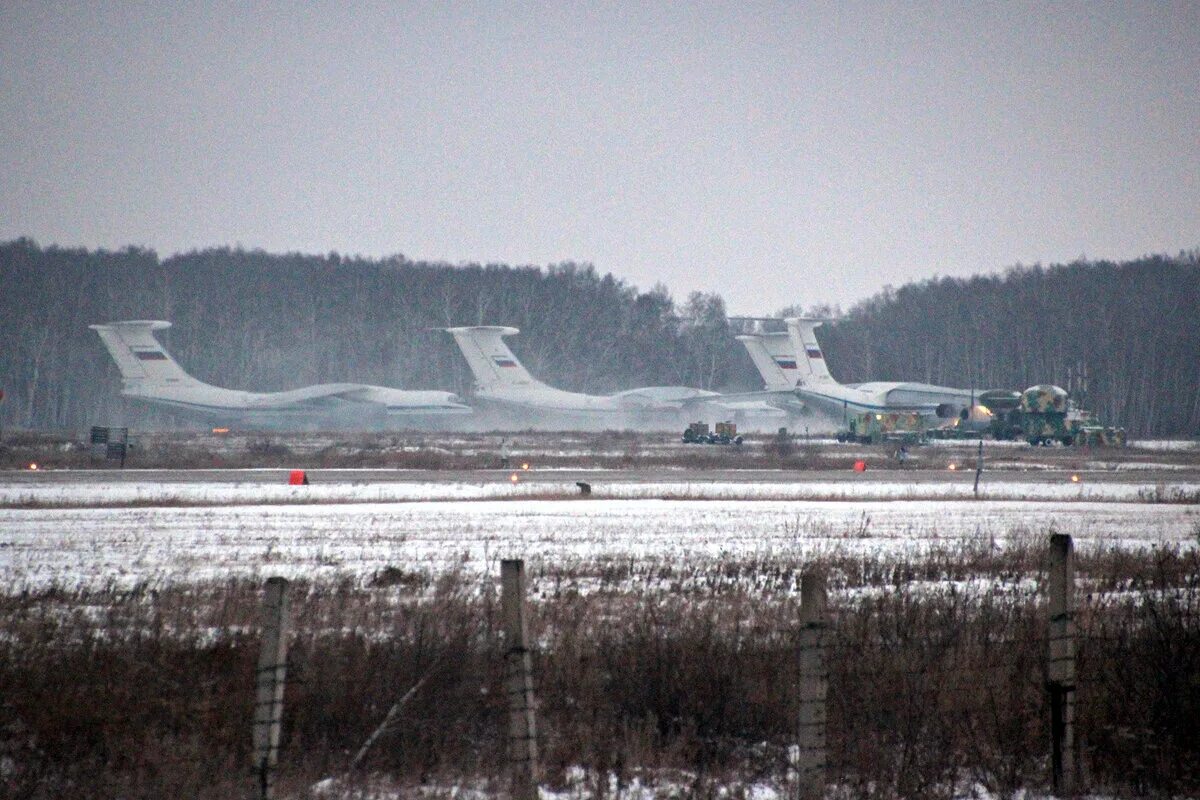 Аэропорты средней азии. Аэродром Омск Северный. Военный аэропорт Омск. АН 124 аэродром Омск Северный. Омск Северный аэродром АН 22.