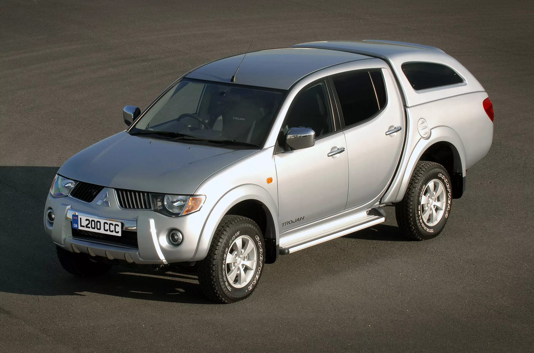 Автомобиль на л. Мицубиси л200. Mitsubishi l200. Авто l200 Митсубиси. Mitsubishi Lancer l200.