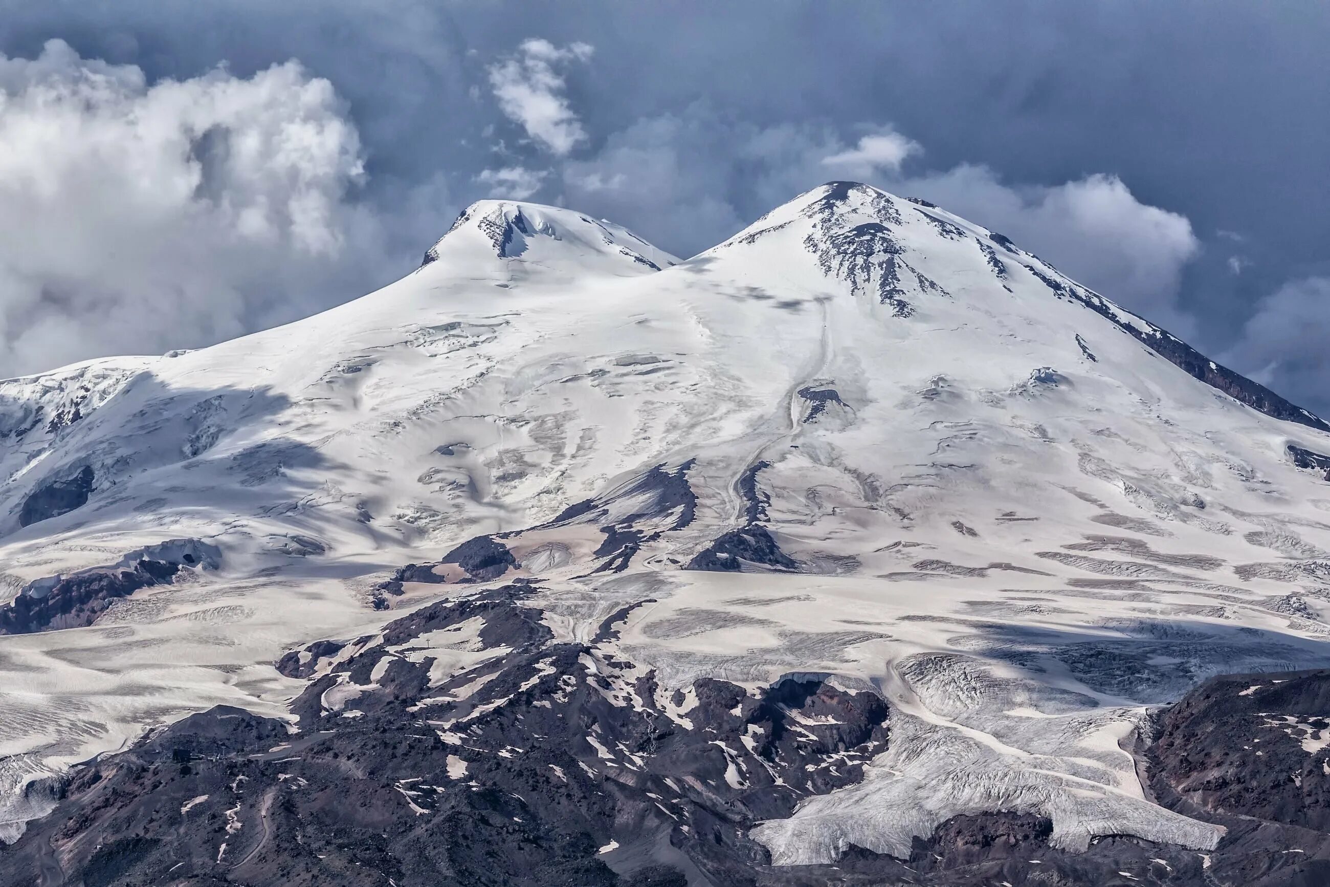Фотографии эльбруса. Гора Эльбрус. Горы Кавказа Эльбрус. Горы Эльбрус кавказский хребет. Снежные горы Эльбруса.