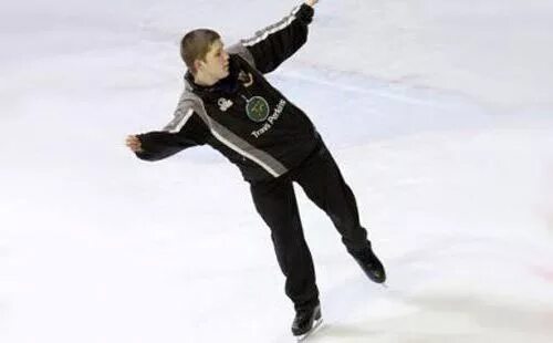 Как научиться кататься на коньках задним ходом. Катание задним ходом. Катание задним ходом. Катание задом на коньках. Катание на коньках задним ходом.