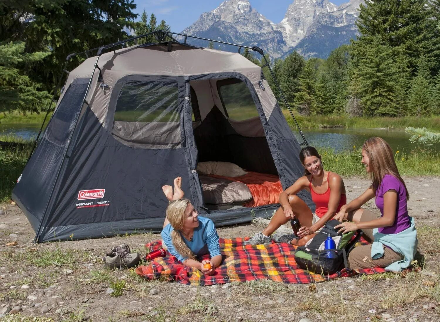 Туристы купили палатку. Палатка Camping Tent. Палатка Coleman instant Tent 4. Палатка кемпинговая Coleman Tent, instant 4 Tourer. Палатка Coleman Holiday Tent.