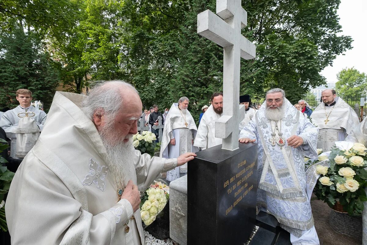 Митрополит ротов. Похороны митрополита Никодима Ротова.